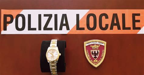 Ritrova il rolex sul sito della polizia. 